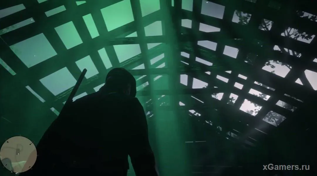 Lumière verte éclatante la nuit émise par l'OVNI dans RDR2