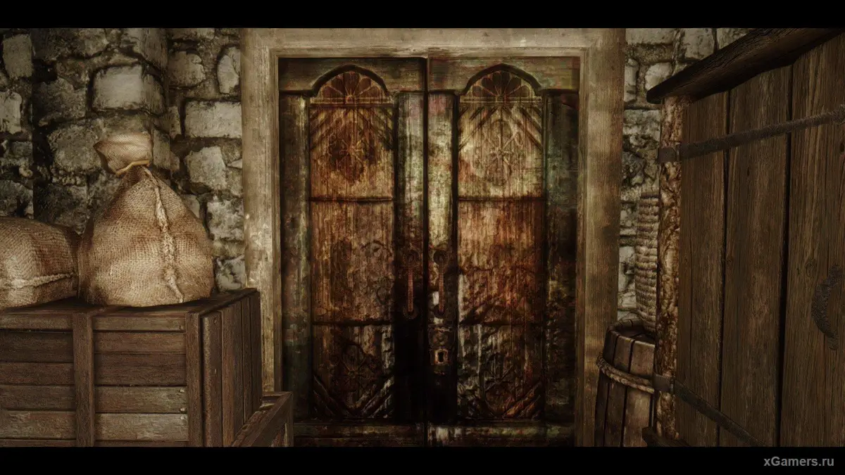 La Porte des chuchotements dans Skyrim, qui dissimule la Lame d'Ébène