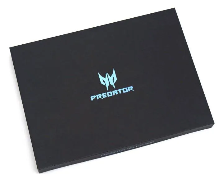 Boîte noire avec le logo de la marque - Acer Predator Helios 300